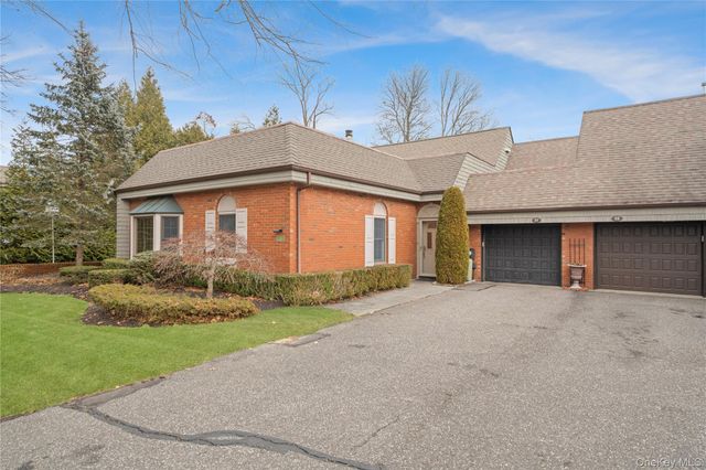 31 Admirals Drive E, Bay Shore, NY 11706