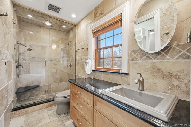 31 Admirals Drive E, Bay Shore, NY 11706