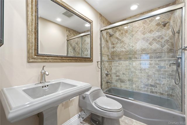 31 Admirals Drive E, Bay Shore, NY 11706