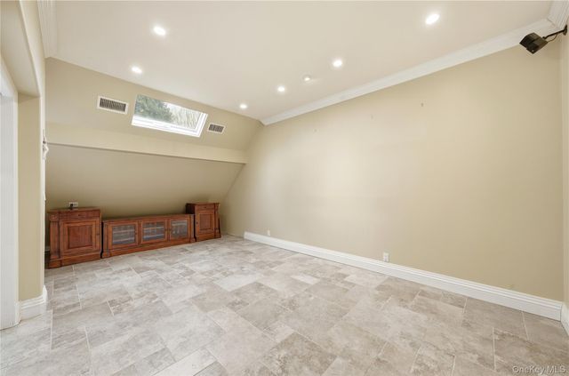 31 Admirals Drive E, Bay Shore, NY 11706