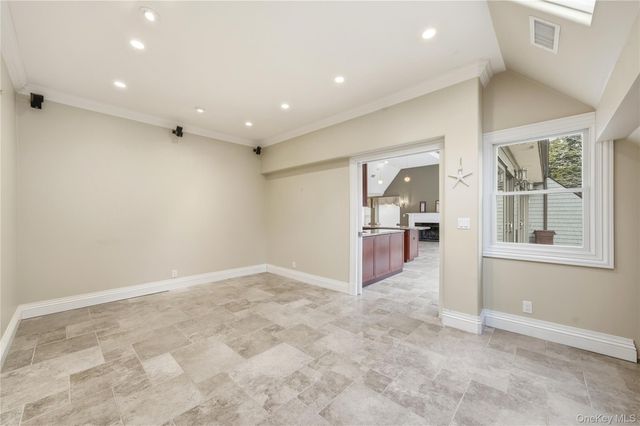 31 Admirals Drive E, Bay Shore, NY 11706