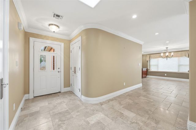 31 Admirals Drive E, Bay Shore, NY 11706