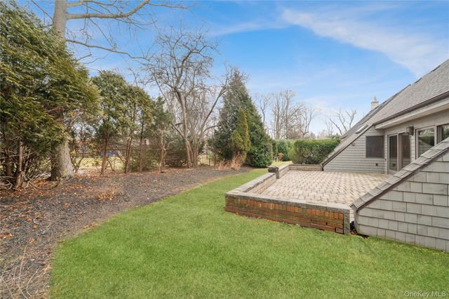 31 Admirals Drive E, Bay Shore, NY 11706