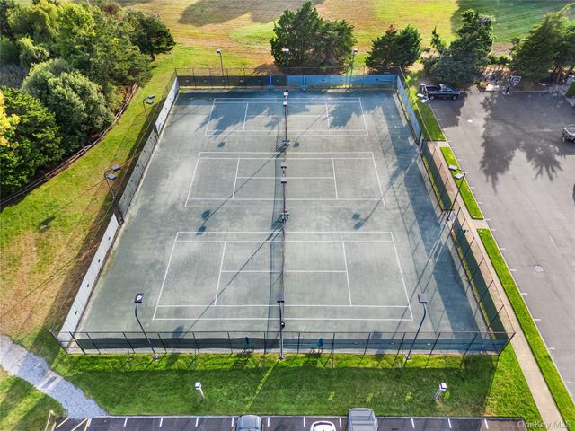 31 Admirals Drive E, Bay Shore, NY 11706