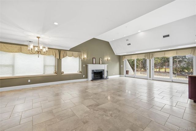 31 Admirals Drive E, Bay Shore, NY 11706