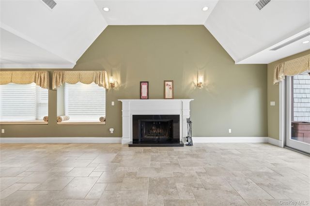 31 Admirals Drive E, Bay Shore, NY 11706