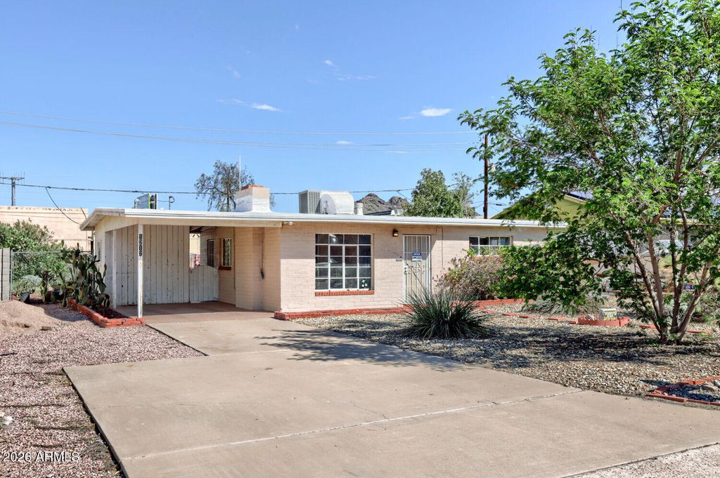 1212 E WINTER Drive, Phoenix, AZ 85020 — exterior
