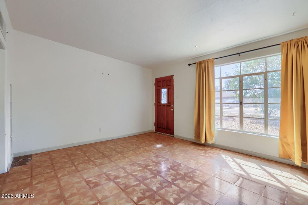 1212 E WINTER Drive, Phoenix, AZ 85020 — photo 2