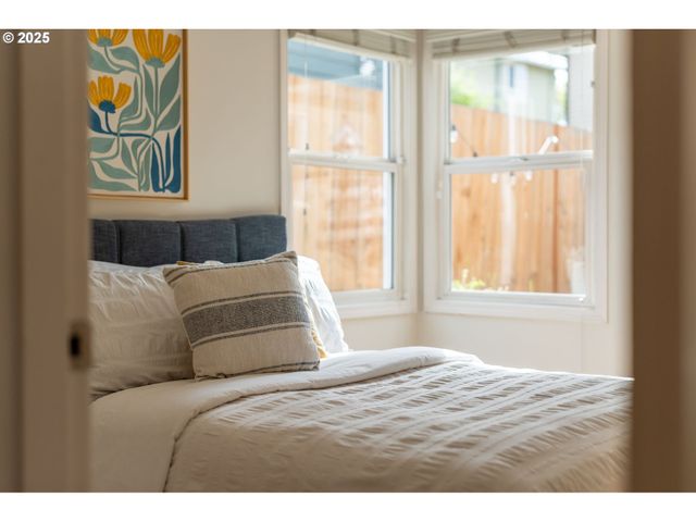 2438 Ne KILLINGSWORTH St 4, Portland, OR 97211