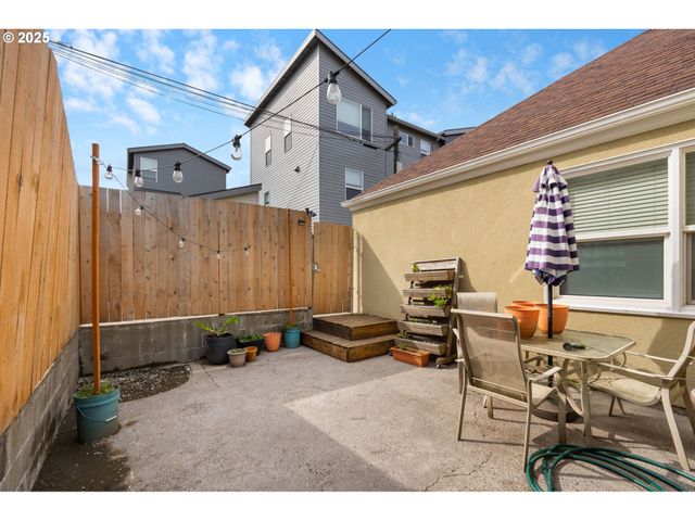 2438 Ne KILLINGSWORTH St 4, Portland, OR 97211