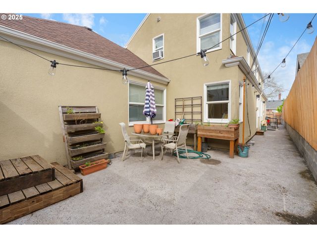 2438 Ne KILLINGSWORTH St 4, Portland, OR 97211