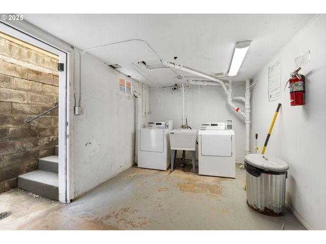 2438 Ne KILLINGSWORTH St 4, Portland, OR 97211