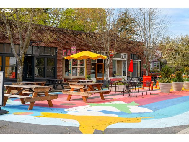 2438 Ne KILLINGSWORTH St 4, Portland, OR 97211