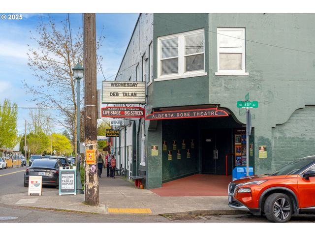 2438 Ne KILLINGSWORTH St 4, Portland, OR 97211