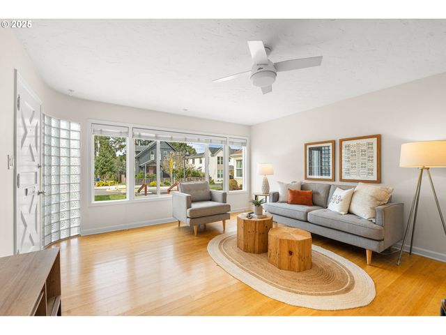 2438 Ne KILLINGSWORTH St 4, Portland, OR 97211