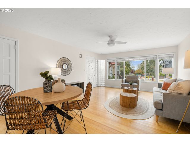 2438 Ne KILLINGSWORTH St 4, Portland, OR 97211