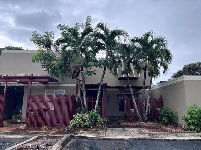 11010 Clubhouse Road, Pembroke Pines, FL 33026