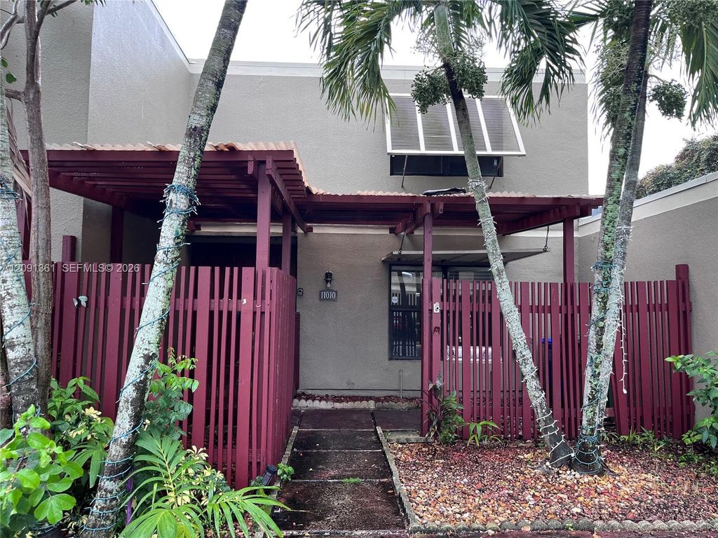 11010 Clubhouse Road, Pembroke Pines, FL 33026