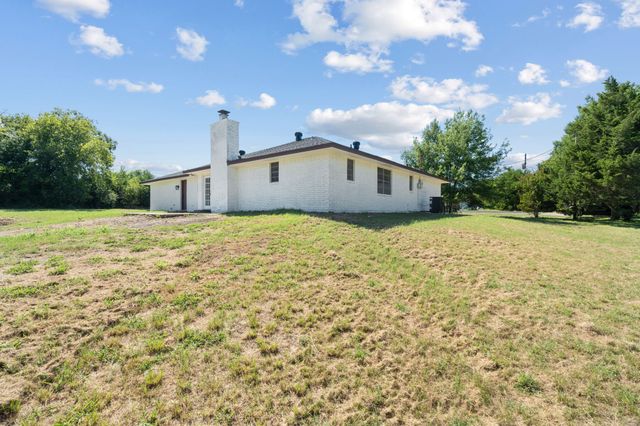 102 Lakecrest Place, Waxahachie, TX 75165