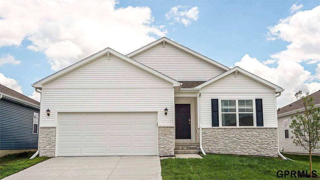 5561 N 186th Avenue, Elkhorn, NE 68022
