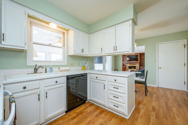 8006 Prairie Avenue, Urbandale, IA 50322