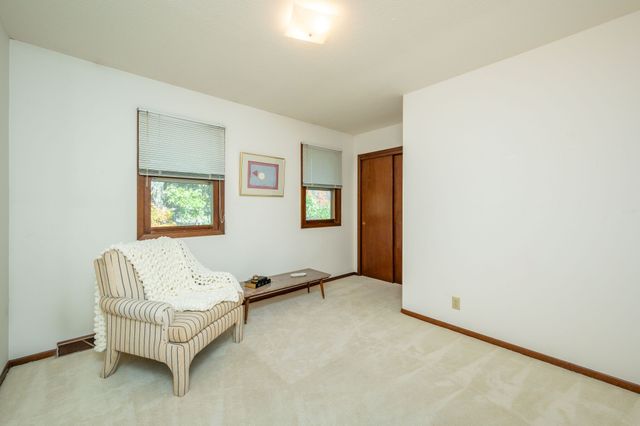 8006 Prairie Avenue, Urbandale, IA 50322