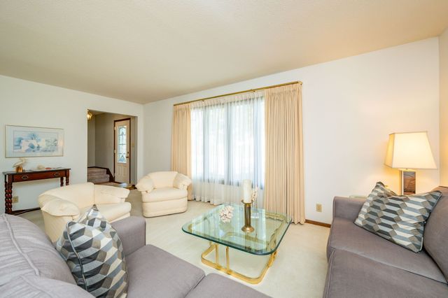 8006 Prairie Avenue, Urbandale, IA 50322