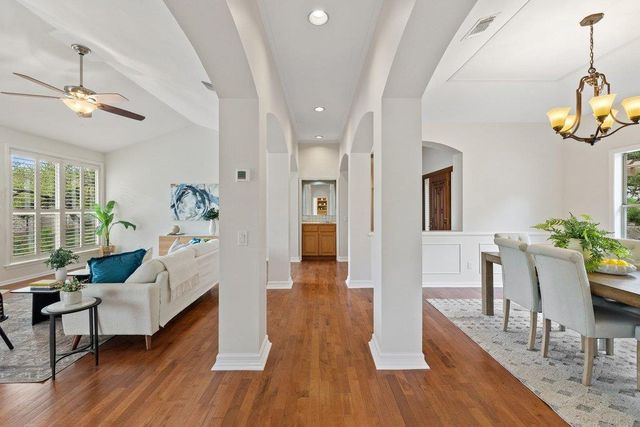 120 Royal Oak LN, Lakeway, TX 78734