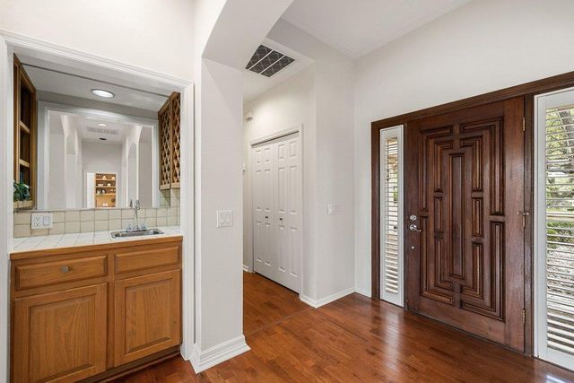 120 Royal Oak LN, Lakeway, TX 78734