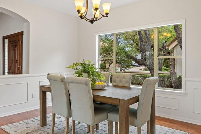 120 Royal Oak LN, Lakeway, TX 78734