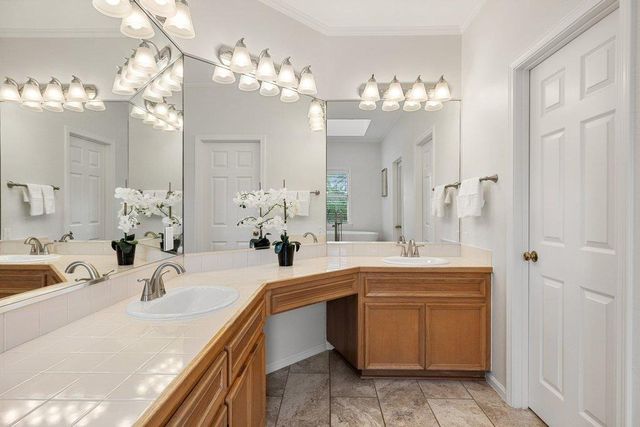 120 Royal Oak LN, Lakeway, TX 78734