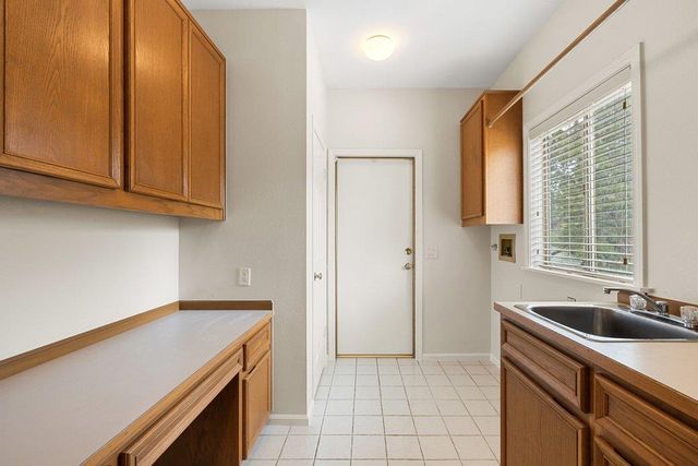 120 Royal Oak LN, Lakeway, TX 78734