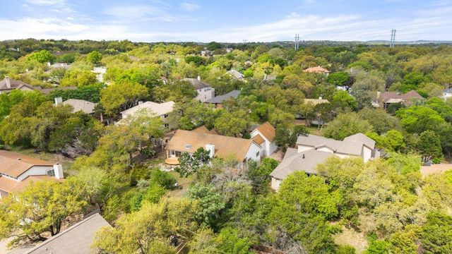 120 Royal Oak LN, Lakeway, TX 78734