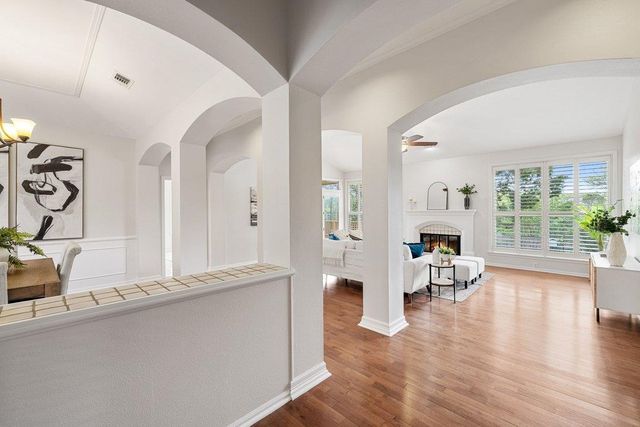 120 Royal Oak LN, Lakeway, TX 78734