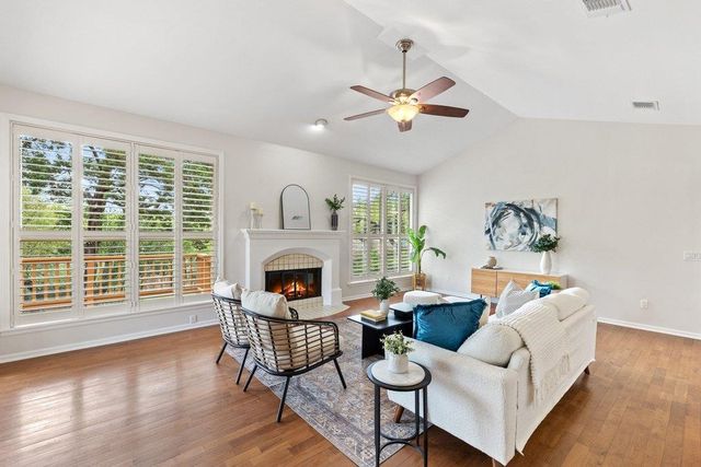 120 Royal Oak LN, Lakeway, TX 78734