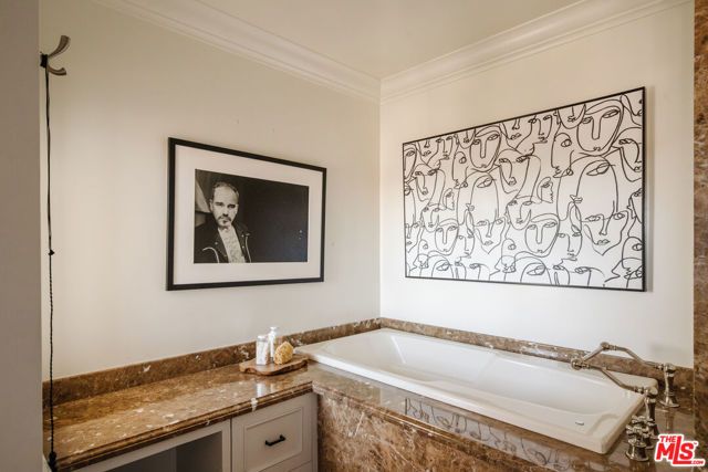 1100 Alta Loma Road 1405, West Hollywood, CA 90069