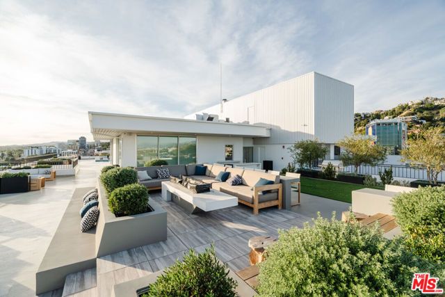 1100 Alta Loma Road 1405, West Hollywood, CA 90069