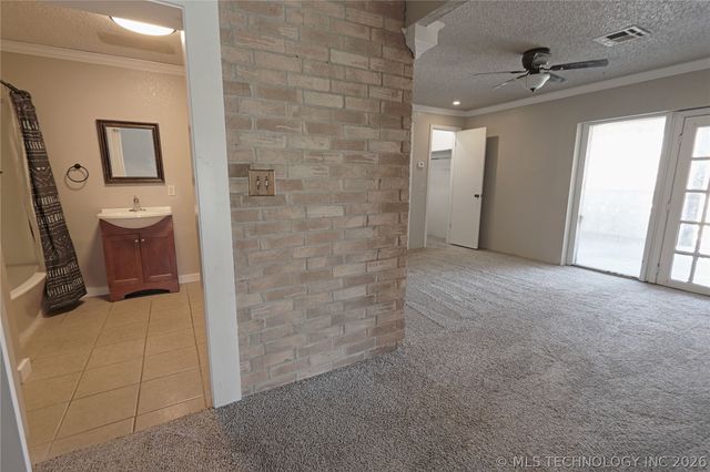 606 S Lincoln Avenue, Wagoner, OK 74467