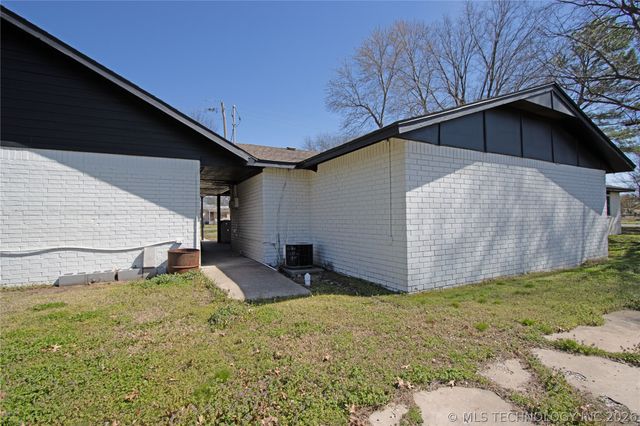 606 S Lincoln Avenue, Wagoner, OK 74467