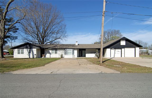 606 S Lincoln Avenue, Wagoner, OK 74467