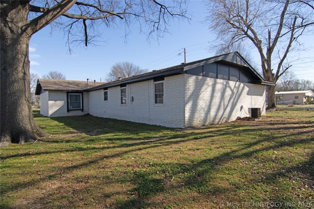606 S Lincoln Avenue, Wagoner, OK 74467