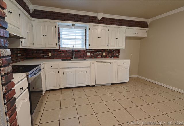 606 S Lincoln Avenue, Wagoner, OK 74467