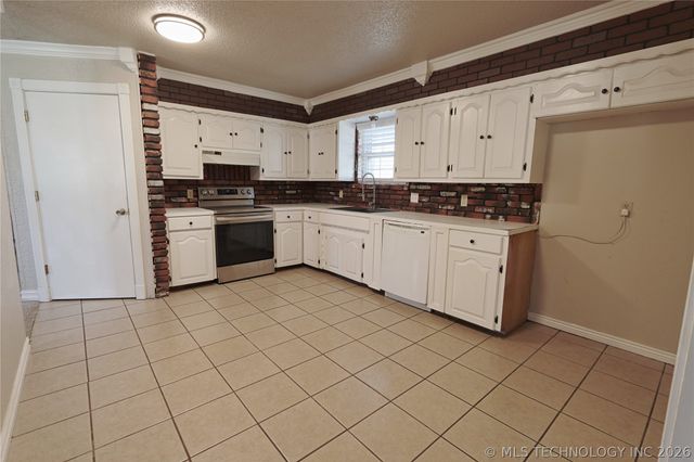 606 S Lincoln Avenue, Wagoner, OK 74467