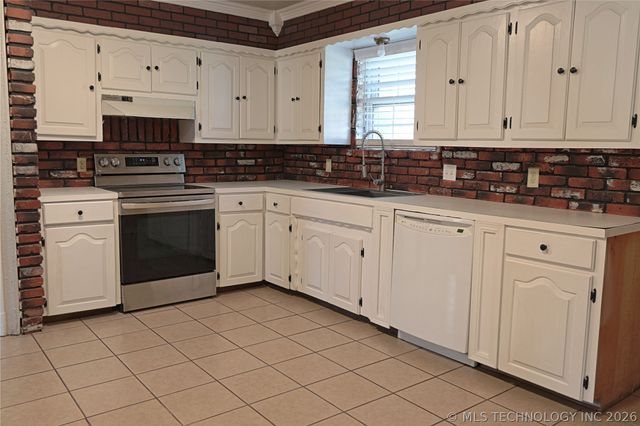 606 S Lincoln Avenue, Wagoner, OK 74467