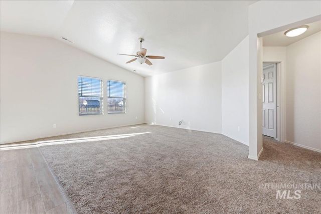 3085 N Saratov Way, Kuna, ID 83634