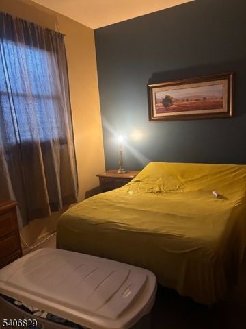 21 Main St, Linden City, NJ 07036
