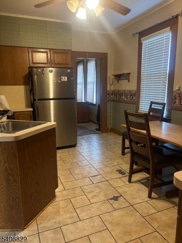 21 Main St, Linden City, NJ 07036
