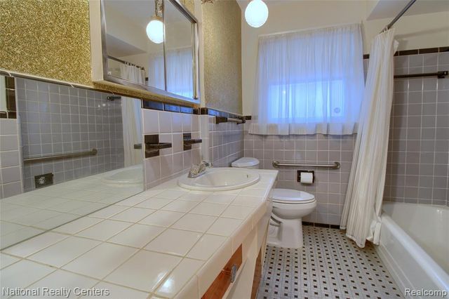 6511 Henry Ruff Road, Garden City, MI 48135