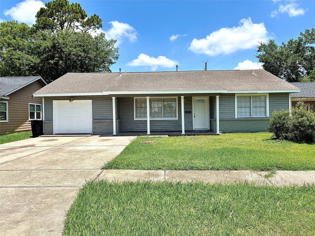 631 Roper Street, Houston, TX 77034