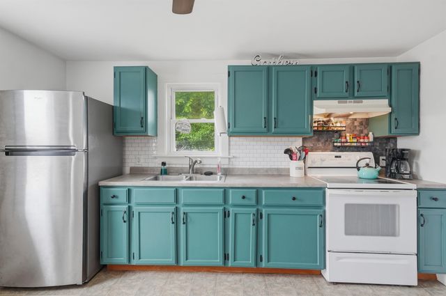 40 Mcguigan Avenue, Manchester, NH 03103